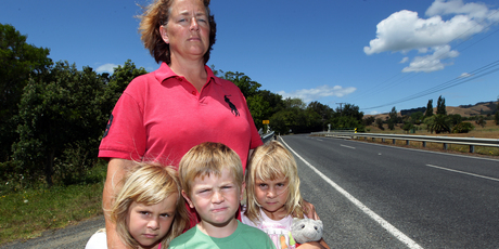 Lorraine Blackwell with her kids Tara, Sam and Lucy Keals. Photo / Doug Sherring
