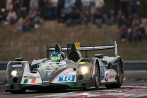 Racing without right-front brakes, Brendon Hartley overtook the rest of the field to take the chequered flag. Pictures / Drew Gibson