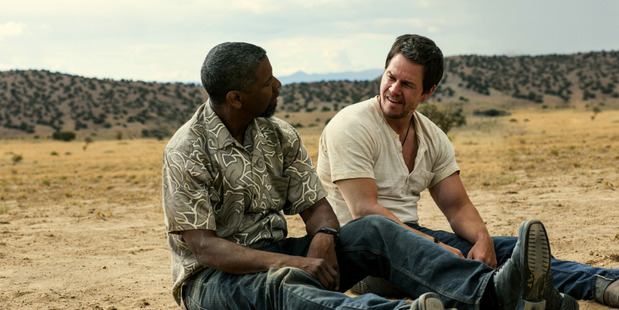 Denzel Washington and Mark Wahlberg in '2 Guns'. Photo / Universal