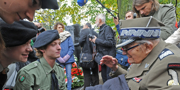 Brig. Stefan Baluk, 99, right, the last living WWII airborne fighter speaks to Polish scouts during the unveiling ceremony of the monument in Warsaw, Poland. Photo / AP