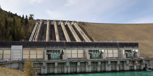 In the recently renegotiated contract with Meridian Energy, Tiwai Pt aluminium smelter's owners secured the right to shed 30 per cent of its load in 2015. Photo / Richard Robinson