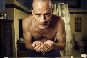 Bryan Cranston has received high praise from fanboy Sir Anthony Hopkins.
