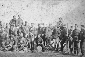 General Cameron (leaning against the left of wheel) with soldiers of the Colonial Defence Force at Gate Pa. (Alexander Turnbull Library)