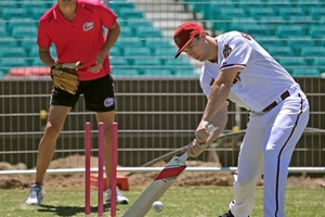 Arizona star Goldschmidt gives cricket a crack at the SCG. Photo / AP