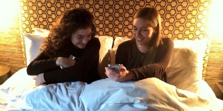 Lorde and Eleanor Catton catch up with the news in the New York apartment of fellow Kiwi Gemma Gracewood.