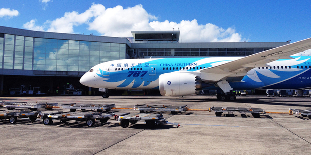 The China Southern Airlines 787 Dreamliner on the tarmac at Auckland International Airport. Photo / Greg Bowker