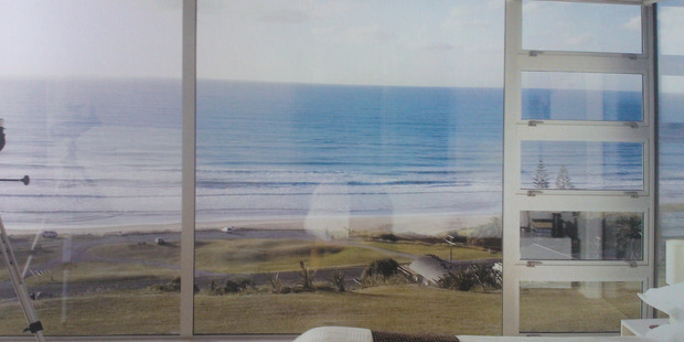 Manage great views with the need for privacy and to ensure the room still looks good.