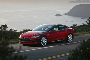 A Tesla Model S electric car and the wreckage after the fierce blaze on a Tennessee freeway (below). Pictures / AP, supplied