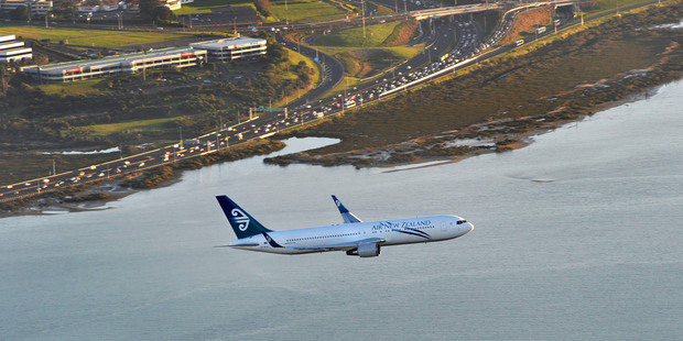 Air New Zealand's share sell-down may come at a slight discount, an analyst predicts. Photo / NZ Herald
