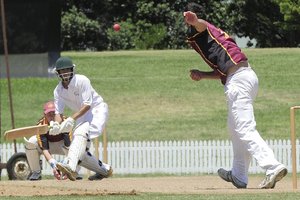 Prolific Bay of Plenty batsman Bharat Popli top scored with 90 in Bay of Plenty's well-timed pursuit of Counties Manukau's total on the first day of the Brian Dunning Cup.