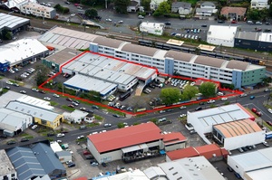 The 4897sq m site for sale at 1 Taylors Rd, Morningside, is marked by a red border.