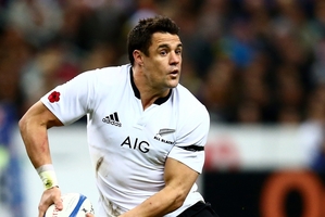Dan Carter's performance in Paris echoed a lacklustre effort in Japan. Photo / Getty Images