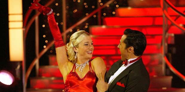 Dancing with the Stars in 2007 featured Brendon Pongia and Hayley Holt,
here strutting their stuff in the quickstep.