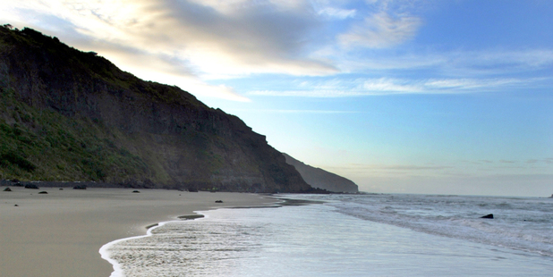 Maori Bay, Muriwai. Photo / Brett Phibbs