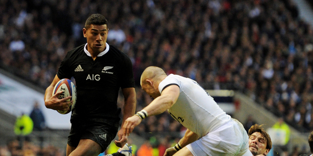 Charles Piutau of New Zealand breaks past Mike Brown of England during the QBE International match between England and New Zealand at Twickenham Stadium. Photo / Getty Images.
