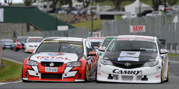 Nick Ross (left) and Jason Bargwanna side-by-side as they battled for victory at Pukekohe.Picture / Geoff Ridder