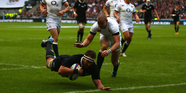 Mike Brown of England fails to stop Kieran Read of New Zealand going over to score a try during the QBE International match between England and New Zealand. Photo / Getty Images