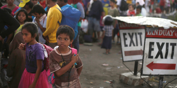 Typhoon Haiyan survivors queue up to get into any evacuation flight at the airport in Tacloban, Philippines. Photo / AP