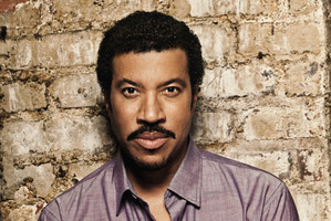 Lionel Richie is coming back with tour buddy John Farnham.