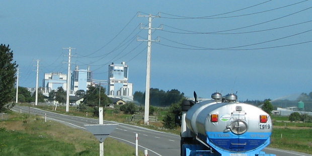 A Fonterra tanker delivers milk to the Clandeboye factory - the site of a chemical leak today. Photo / APN