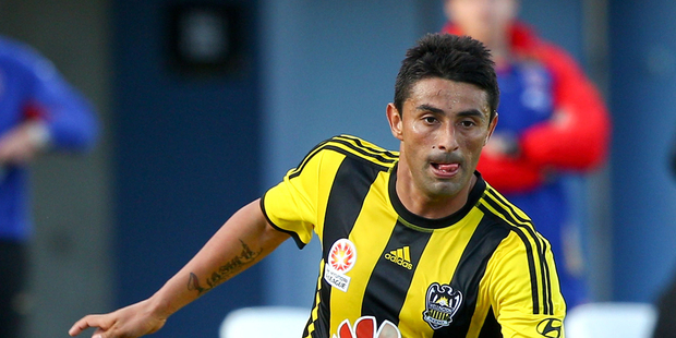 Wellington Phoenix midfielder Carlos Hernandez will be out for at least a week due to a 2.5cm tear in his quadriceps and will miss Friday's game against the Glory in Perth. Photo / Getty Images.