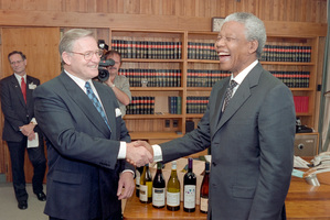 Nelson Mandela's visit to New Zealand, November 1995. At Parliament, meeting with Jim Bolger. 15 November 1995. Photo / NZ Herald
