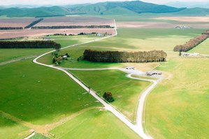 An extensive network of pumice roads provide good access to all parts of Lochinver Station.
