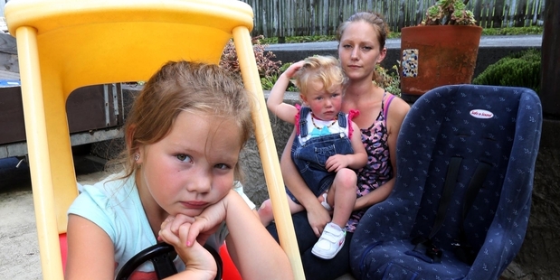 Pritrice and children Amea Campbell, 5, and Kaitlyn, 2, slept as their family car was stolen outside their Morningside home. Photo / John Stone