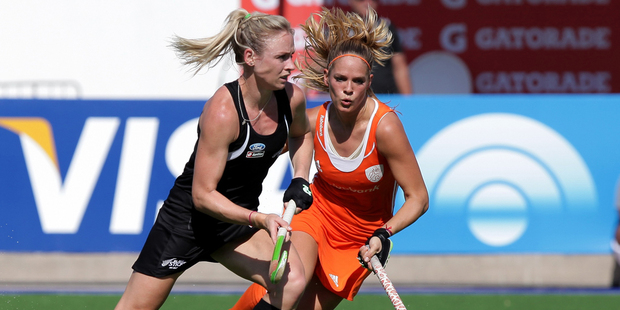 Anita Punt in action for the Black Sticks against Netherlands.