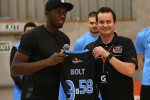 Richard Clarke gave Jamaican Olympic gold medallist Usain Bolt a Breakers singlet at training last year. Photo / Getty Images