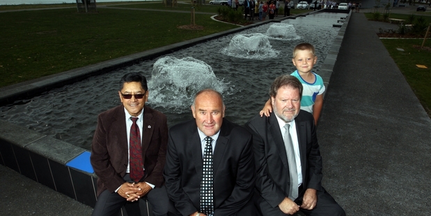 WATERBOYS: Ranui Toatoa (left), Napier city councillor Keith Price, Napier Mayor Bill Dalton and 5-year-old Koda Bradley, at yesterday's ceremony which ended with turning on the water on Marine Parade's newest feature. PHOTO/PAUL TAYLOR HBT134114-02