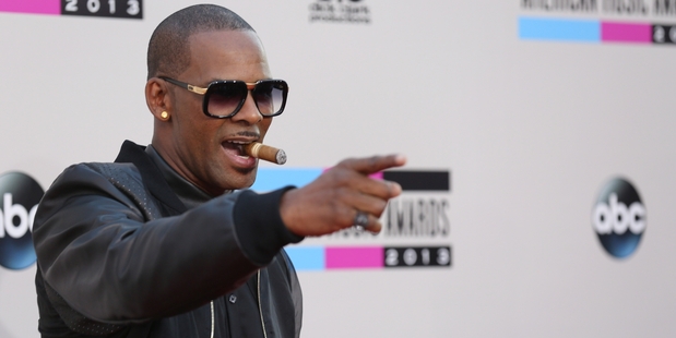 R Kelly has got Chris Brown's back.