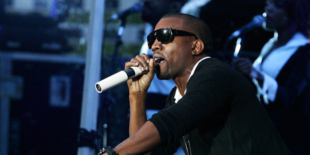 Kanye West doesn't accept heckling at his concerts.