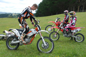 Chris Birch uses the Freeride to demonstrate standing turns to Graeme Prouting and Cara Brown. The bike's manoeuvrability is one of its greatest assets. Pictures / Jacqui Madelin