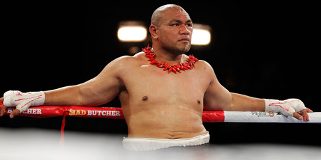David Tua stands dejected after losing to Alexander Ustinov. Photo / Getty Images
