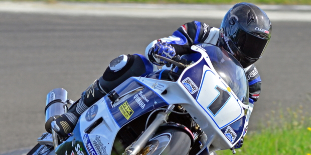 Te Awanga's Eddie ``The Kat'' Kattenberg (Yamaha FZR1000), winning at Manfeild on Sunday. Photo/Andy McGechan Bikesportnz.com