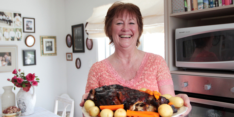 Pamela Smith at home in Red Beach with her roast lamb. Photo / Doug Sherring