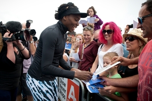 Venus Williams signing autographs outside the Auckland Museum. Photo / Natalie Slade