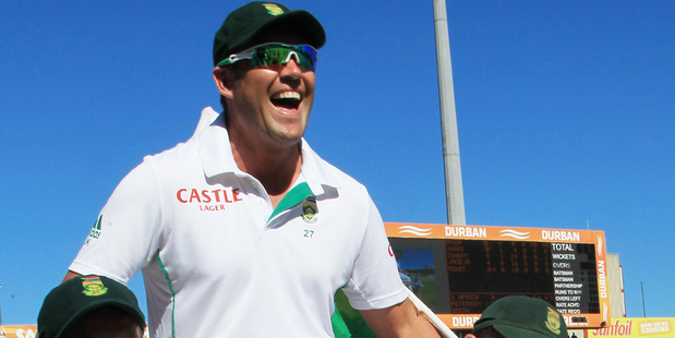 South Africa's bowler Jacques Kallis is carried by teammates after he retired from test cricket. Photo / AP