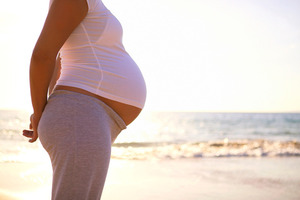 A woman who is at a healthy weight for her height should put on 11kg to 16kg while pregnant with a single baby. Photo / Thinkstock