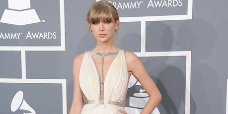 Taylor Swift arrives at the Grammy Awards in Los Angeles. Photo/AP