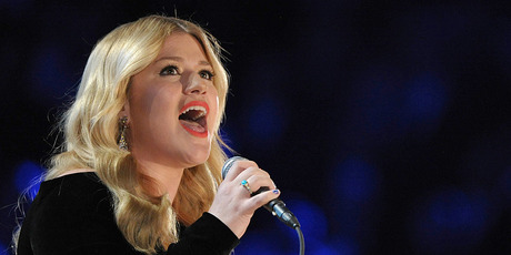 Kelly Clarkson performs at the Grammy Awards. Photo/AP