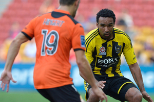 Jack Hingert of the Roar looks to take on the defence of Paul Ifill of the Phoenix. Photo / Getty Images.