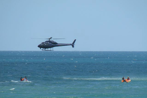 Police prepare to shoot a shark after the fatal Muriwai Beach attack on a swimmer. Photo / Tracy Howarth