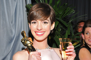 Anne Hathaway made a last minute dress switch for the Oscars.Photo / AP