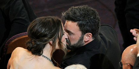 Ben Affleck kisses his wife Jennifer Garner after winning the Oscar for best picture. Photo/AP