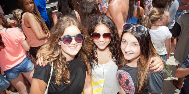Liana McSweeny, Briaana Young, and Suzanna Litten joined the crowds eager to see their favourite contestants perform at Mount Maunganui.