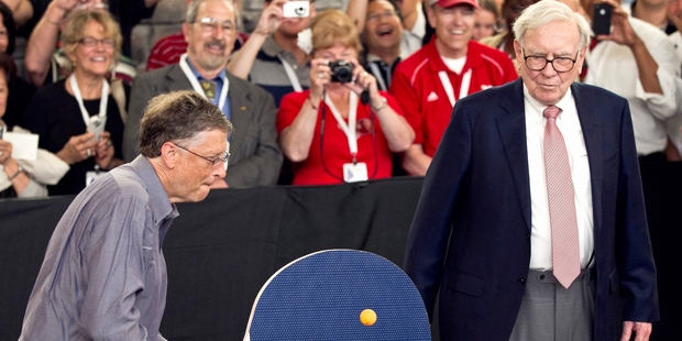 Bill Gates (left) has given Warren Buffett a paddling in the latest rich stakes. Photo / AP