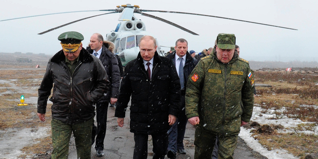 Russian President Vladimir Putin, center, walk upon arrival to watch military exercises. Photo / AP