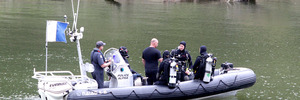Police dive squad at Mosquito Point on Saturday. Photo/Bevan Conley